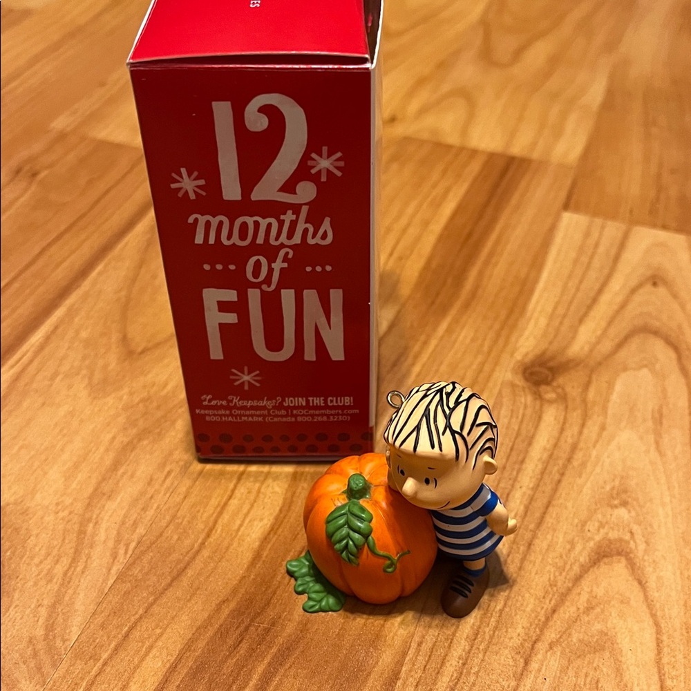 Hallmark Keepsake Peanuts Linus with Orange Pumpkin Figure - Retired - Picture 2 of 6